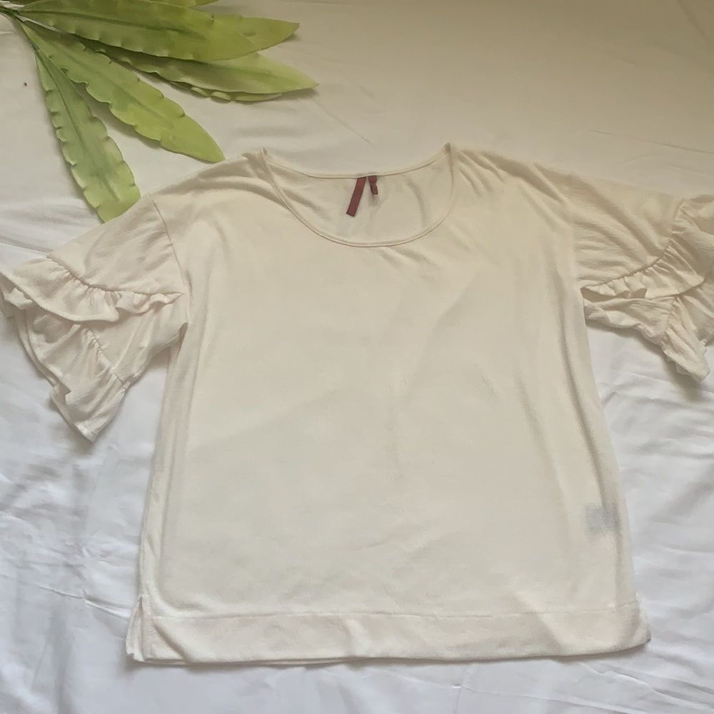 𝅺🌟LOVE Scarlett Split Hem Ruffle Sleeves Top🌟 - Picture 3 of 12